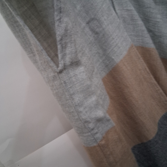 🧣LOFT Gray and Tan Poncho - Picture 7 of 10